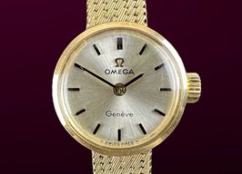 Omega Genève 7247 (1969) - White dial 17 mm Yellow Gold case