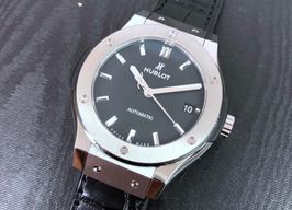 Hublot Classic Fusion 565.NX.1171.LR (2023) - Zwart wijzerplaat 38mm Titanium