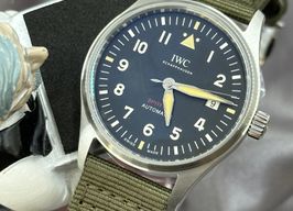 IWC Pilot IW326805 (2023) - Zwart wijzerplaat 39mm Staal