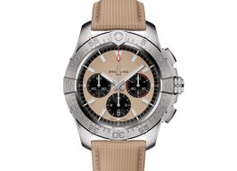 Breitling Avenger AB0147101A1X1 (2024) - Champagne wijzerplaat 44mm Staal