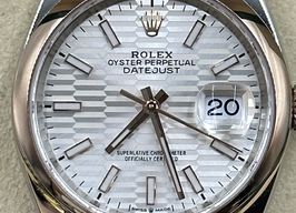 Rolex Datejust 36 126201 (2024) - Zilver wijzerplaat 36mm Goud/Staal