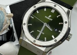 Hublot Classic Fusion 542.NX.8970.RX (2024) - Groen wijzerplaat 42mm Titanium