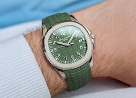 Patek Philippe Aquanaut 5168G-010 (2023) - Green dial 42 mm White Gold case