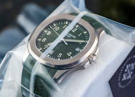 Patek Philippe Aquanaut 5168G-010 (2020) - Groen wijzerplaat 42mm Witgoud