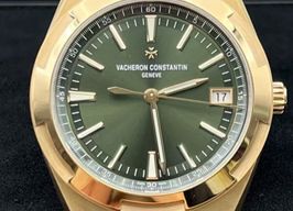 Vacheron Constantin Overseas 4520V/210R-B967 (2025) - Groen wijzerplaat 41mm Roségoud