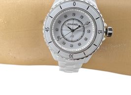 Chanel J12 H5703 (2024) - White dial 33 mm Ceramic case