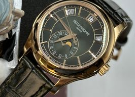 Patek Philippe Annual Calendar 5205R-011 (2023) - Green dial 40 mm Rose Gold case