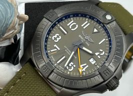 Breitling Avenger V323952A1L1X1 (2023) - Groen wijzerplaat 45mm Titanium