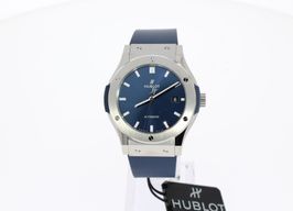 Hublot Classic Fusion Blue 542.NX.7170.RX (2024) - Blauw wijzerplaat 42mm Titanium