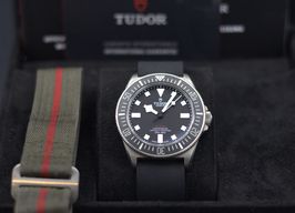 Tudor Pelagos 25717N (2024) - Zwart wijzerplaat 42mm Titanium
