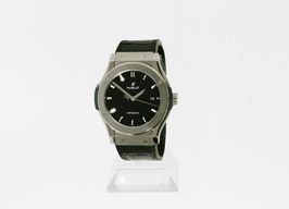 Hublot Classic Fusion 542.NX.1171.LR (2024) - Zwart wijzerplaat 42mm Titanium