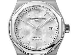 Girard-Perregaux Laureato 81000-11-131-11A (2022) - Zilver wijzerplaat 41mm Staal