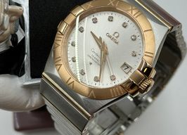 Omega Constellation Ladies 123.20.35.20.52.001 (2023) - Zilver wijzerplaat 35mm Goud/Staal