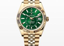 Rolex Sky-Dweller 336938 (2025) - Green dial 42 mm Yellow Gold case