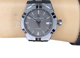 Maurice Lacroix Aikon AI6008-SS002-230-1 (2024) - Grey dial 42 mm Steel case