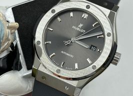 Hublot Classic Fusion Racing Grey 542.NX.7071.RX (2024) - Grijs wijzerplaat 42mm Titanium