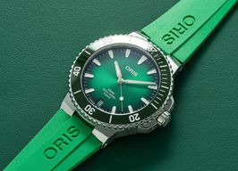 Oris Aquis Date 01 400 7790 4157-07 4 23 47EB (2024) - Groen wijzerplaat 44mm Staal