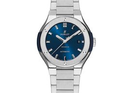 Hublot Classic Fusion 585.NX.7170.NX (2023) - Blauw wijzerplaat 33mm Titanium