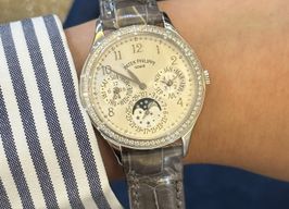 Patek Philippe Perpetual Calendar 7140G-001 (2024) - Wit wijzerplaat 35mm Witgoud