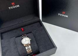 Tudor Glamour Date 51000 (2023) - Zilver wijzerplaat 26mm Staal