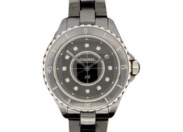 Chanel J12 H5701 (2025) - Black dial 33 mm Ceramic case