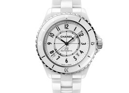 Chanel J12 H5700 (2023) - White dial 38 mm Ceramic case