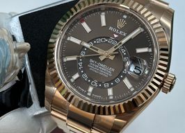 Rolex Sky-Dweller 336235 (2023) - Bruin wijzerplaat 42mm Roségoud