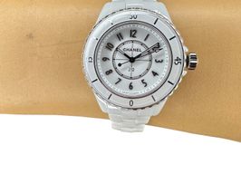 Chanel J12 H5698 (2024) - White dial 33 mm Ceramic case