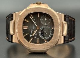 Patek Philippe Nautilus 5712R-001 (2010) - Grey dial 40 mm Rose Gold case