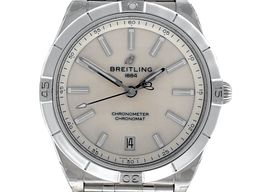 Breitling Chronomat 36 A10380101A3A1 (2024) - Wit wijzerplaat 36mm Staal