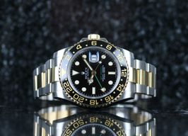 Rolex GMT-Master II 116713LN (2010) - Black dial 40 mm Gold/Steel case