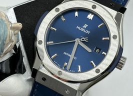 Hublot Classic Fusion Blue 542.NX.7170.LR (2024) - Blauw wijzerplaat 42mm Titanium