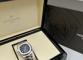 Patek Philippe Nautilus 5990/1A-011 (2023) - Blauw wijzerplaat 41mm Staal