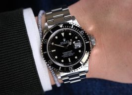 Rolex Submariner Date 16610 -