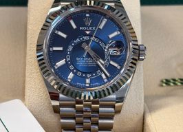 Rolex Sky-Dweller 336934 (2023) - Blue dial 42 mm Gold/Steel case