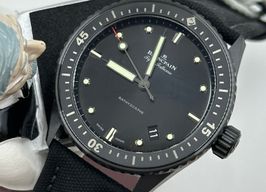 Blancpain Fifty Fathoms Bathyscaphe 5000-0130-B52A (2024) - Zwart wijzerplaat 43mm Keramiek